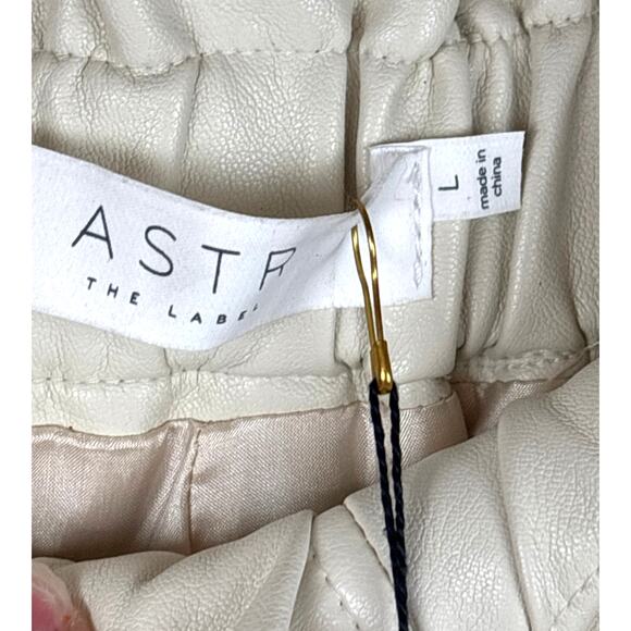 ASTR Women’s Large Tan Petunia Faux Leather Paperbag Shorts Elastic Waist NEW - Picture 5 of 9